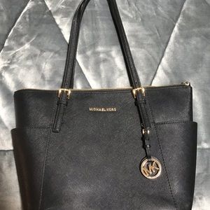 Michael Kors black jet set pocket tote